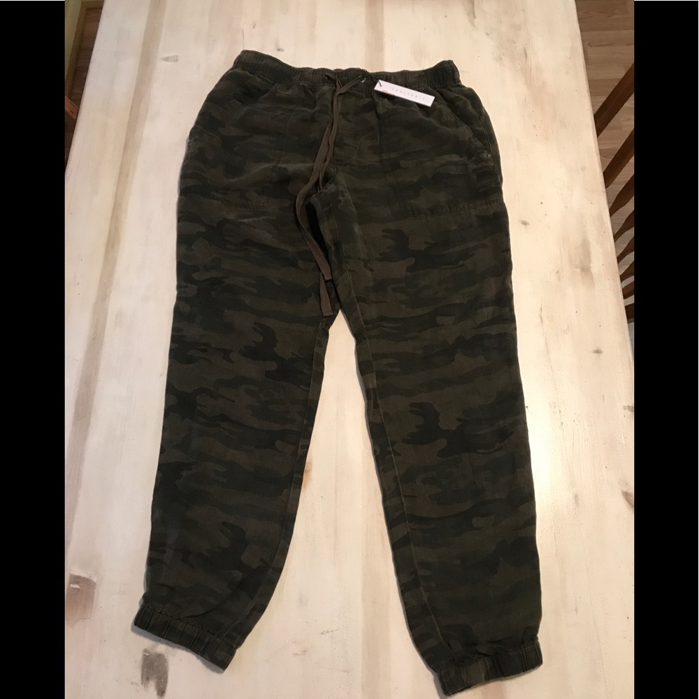 Sanctuary camo joggers NWT